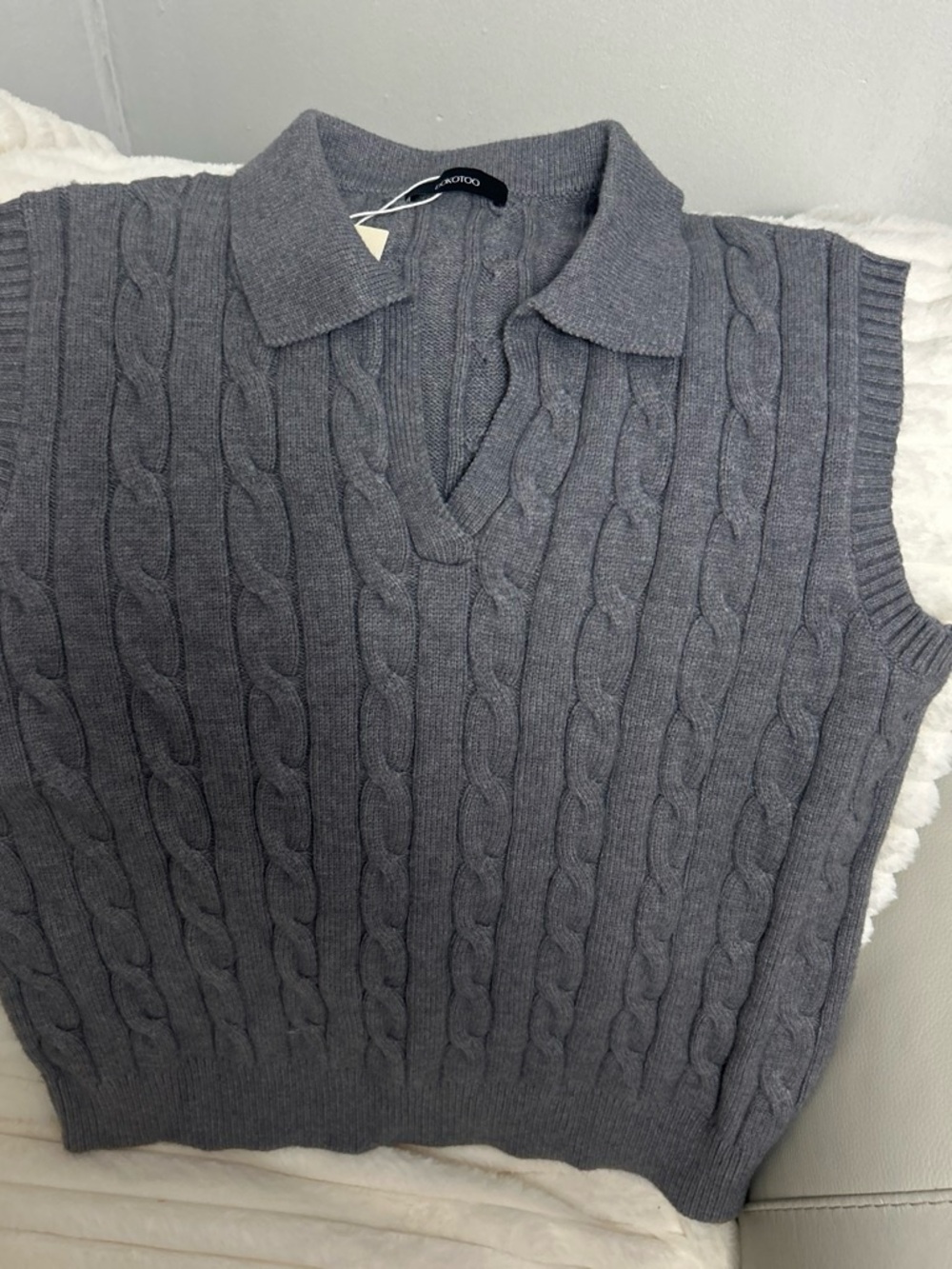 Cable-Knit V-Neck Sleeveless Sweater Vest — Gray